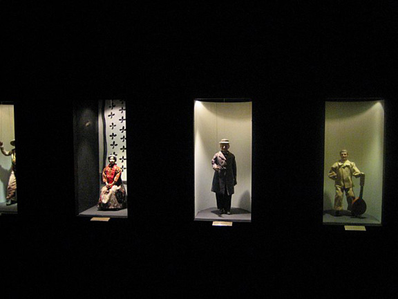 Puppets in mesum